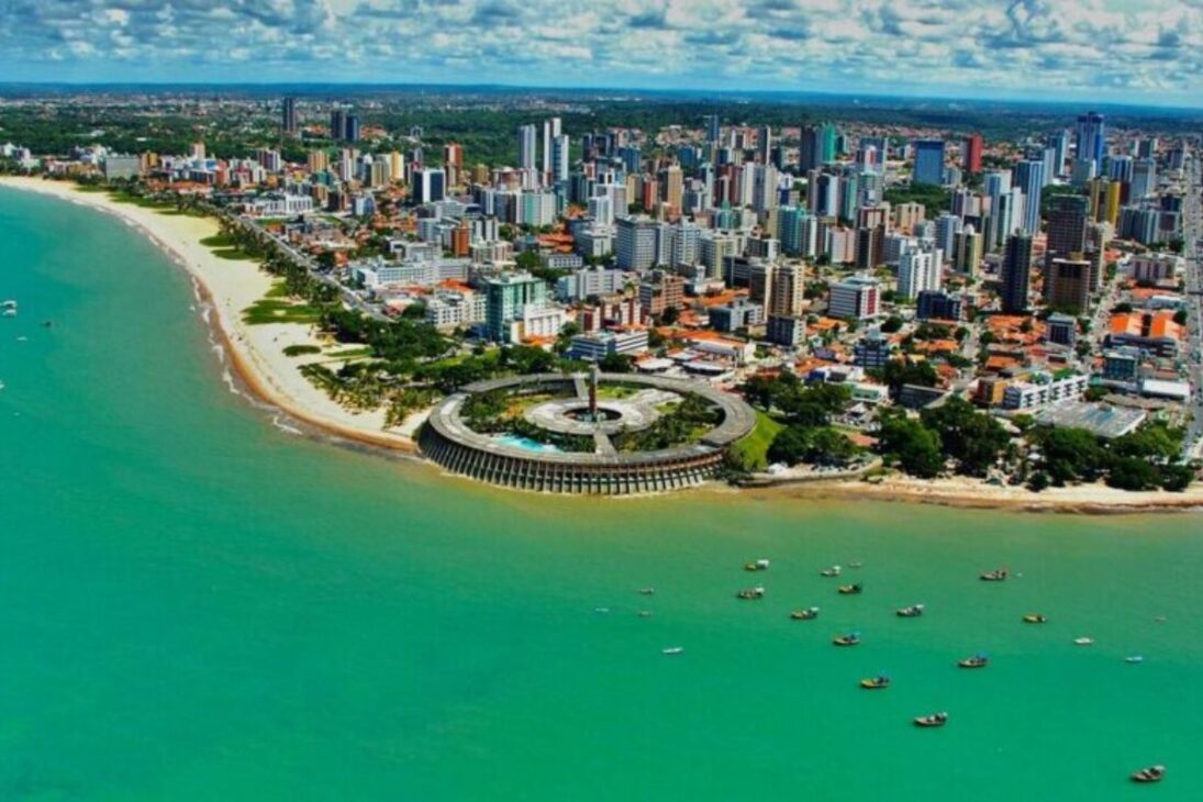 En La Capital Donde Sale Primero El Sol, João Pessoa Reúne Playas De João Pessoa, Orla De Tambaú Y El Faro De Cabo Branco En Un Destino Tranquilo Y Histórico.