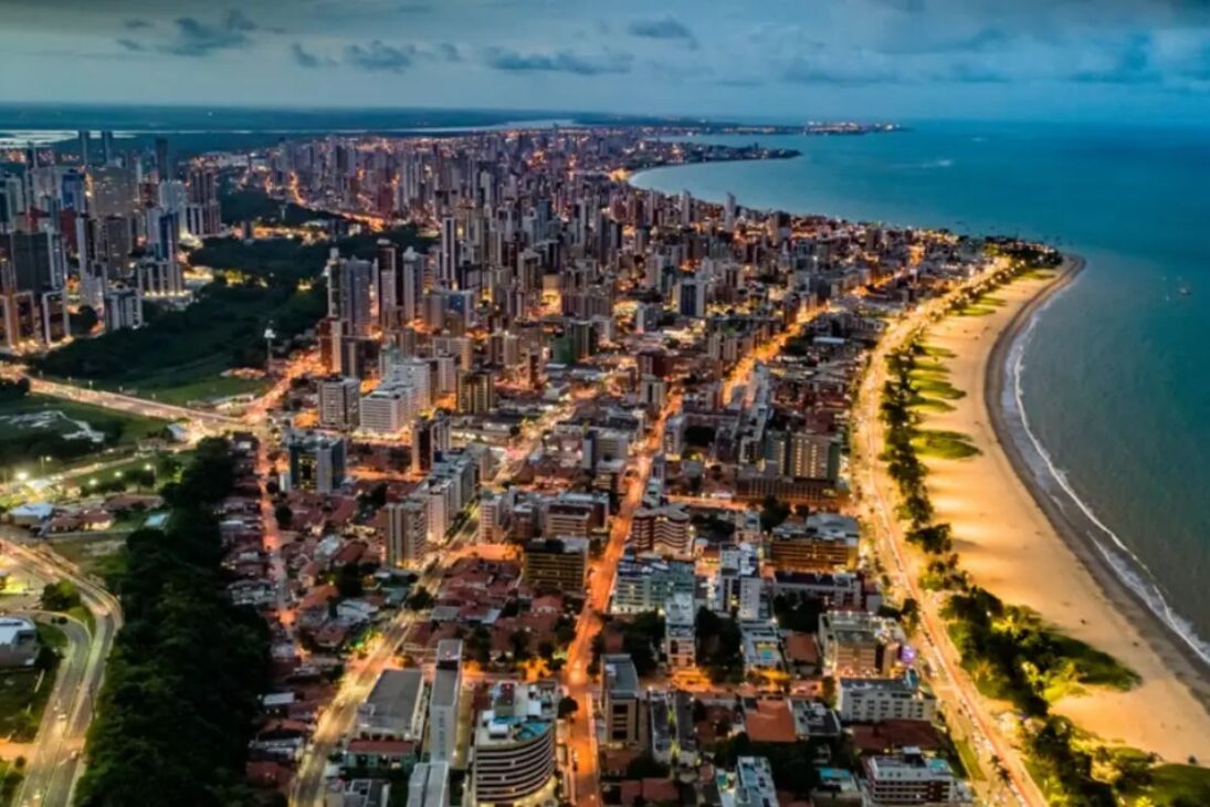 En La Capital Donde Sale Primero El Sol, João Pessoa Reúne Playas De João Pessoa, Orla De Tambaú Y El Faro De Cabo Branco En Un Destino Tranquilo Y Histórico.
