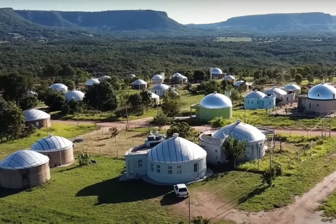 Zigurats revela una ciudad de pirámides y casas redondas, donde el misterio involucra arquitectura, turismo y ocupación en evolución en el interior sur-mato-grossense.

