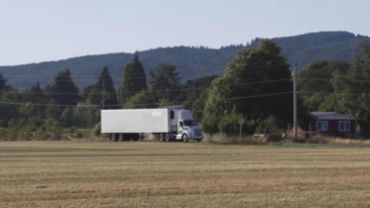 La Crisis De Los Camioneros Revela Camioneros Y Conductores Exhaustos, Caminos Precarios Y Impacto En La Economía De Brasil.