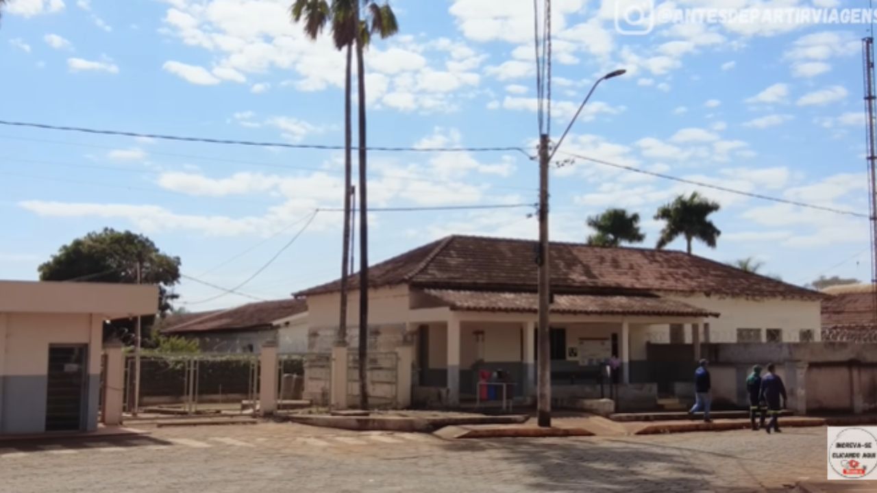 Antiga vila operária da usina Junqueira, quase cidade fantasma, volta a ter casas reformadas e aluguel barato para novos moradores.