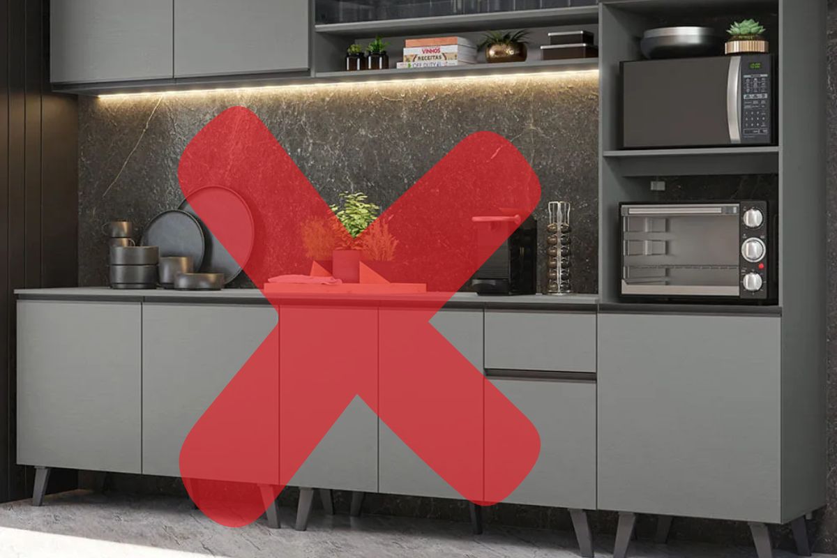 Prateleiras abertas transformam a cozinha moderna, substituem armários, evitam mofo e renovam a decoração com estilo leve e funcional.