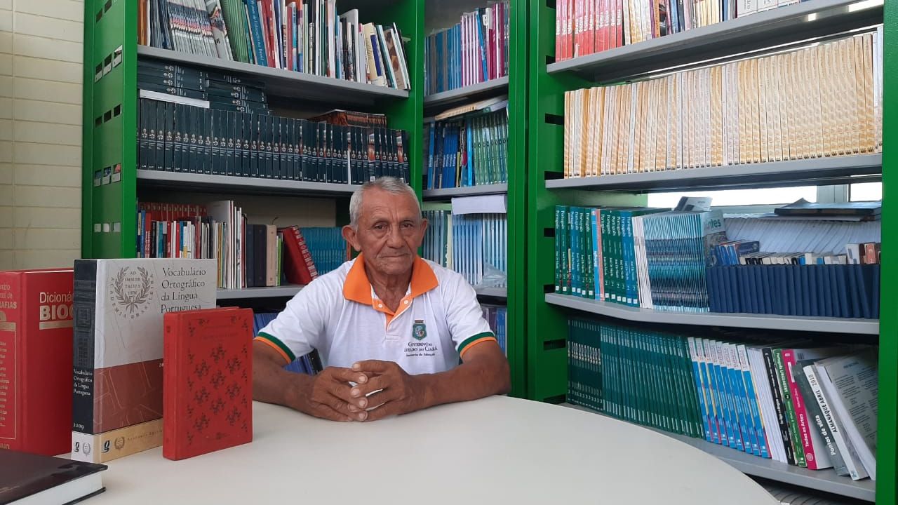Historia de superación de un agricultor de una isla distante que vuelve a la escuela pública, concluye la Educación Media y busca vacante en Derecho.