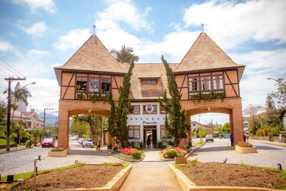 Las 15 ciudades pequeñas más sorprendentes de Santa Catarina ofrecen calidad real de vida, costo de vida más ligero y rutina más tranquila en las ciudades pequeñas, mostrando por qué Santa Catarina se convirtió en un destino para familias que buscan vivir mejor.