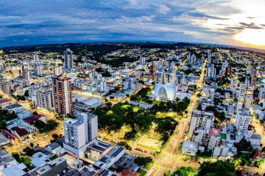 Las 15 ciudades pequeñas más sorprendentes de Santa Catarina ofrecen calidad real de vida, costo de vida más ligero y rutina más tranquila en las ciudades pequeñas, mostrando por qué Santa Catarina se convirtió en un destino para familias que buscan vivir mejor.