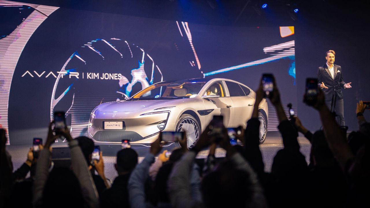 Avatr estreia no Brasil com SUVs e picape elétricos de luxo, tecnologia avançada, autonomia elevada e cabine limpa, consolidando aposta da Caoa em marca chinesa