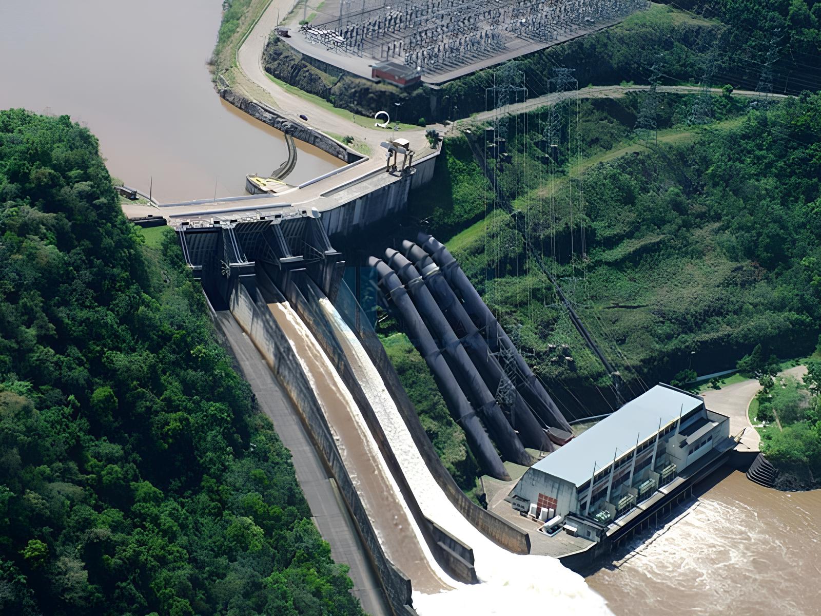 O maior reservatório do Rio Grande do Sul, com mais de 1 bilhão de metros cúbicos de água armazenada, inundou áreas agrícolas inteiras e até hoje dita o ritmo da irrigação no estado