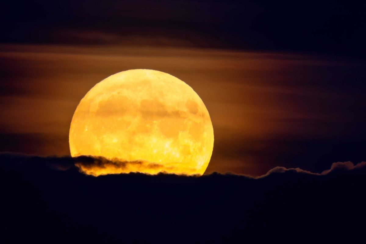 O Calendário do Observatório Nacional confirma três eventos de superlua 2025, quando a Lua cheia atinge o perigeu lunar e pode ser vista a olho nu em todo o Brasil.