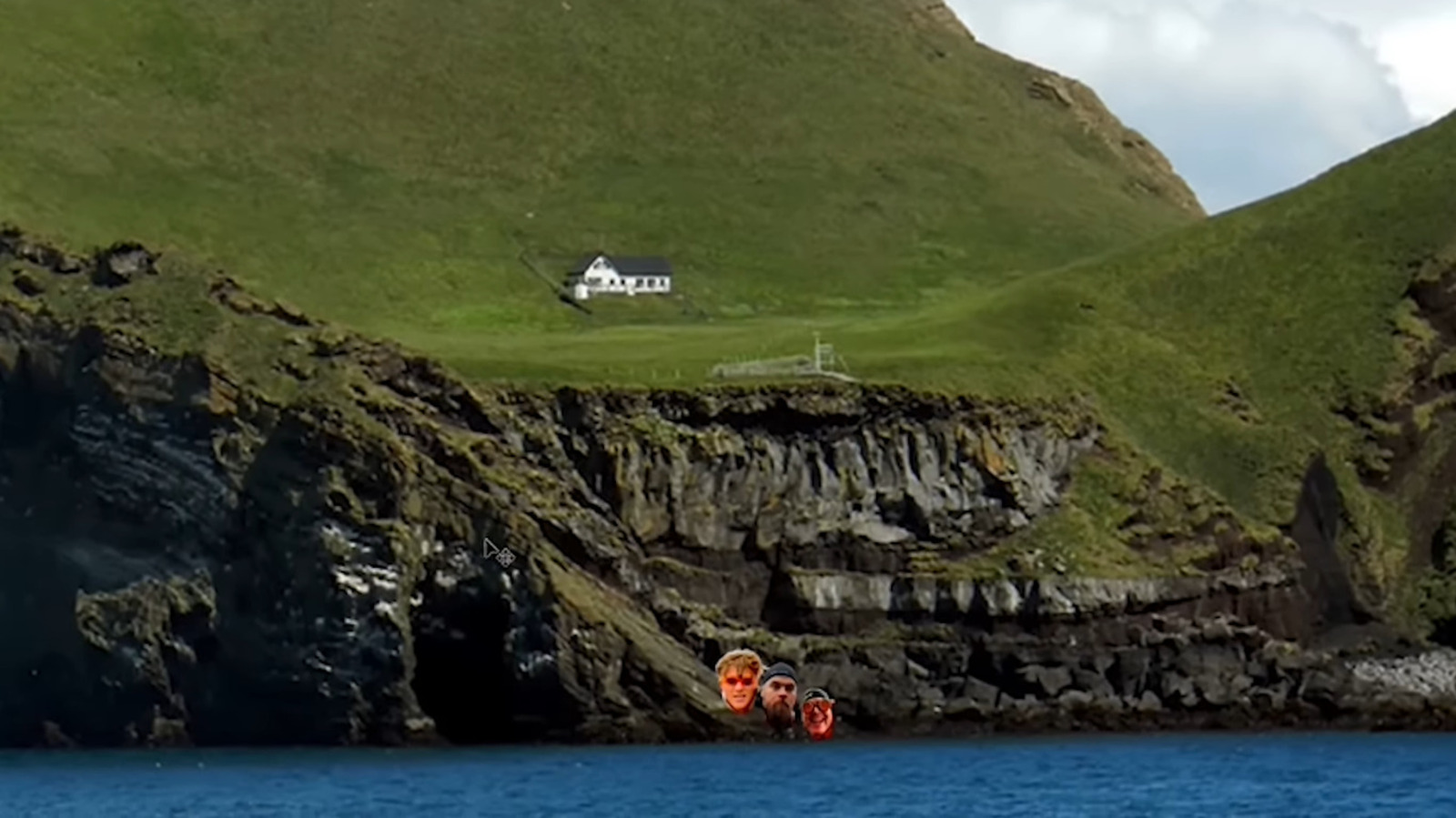 Casa mais isolada do mundo, Casa, Ilha