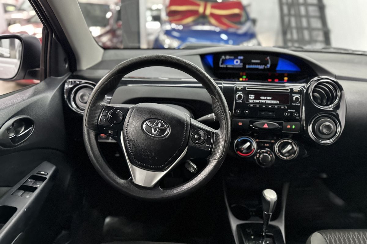 Etios Hatch da Toyota automático se destaca no mercado de usados pelo custo-benefício, com economia e confiabilidade que mantêm o modelo valorizado.