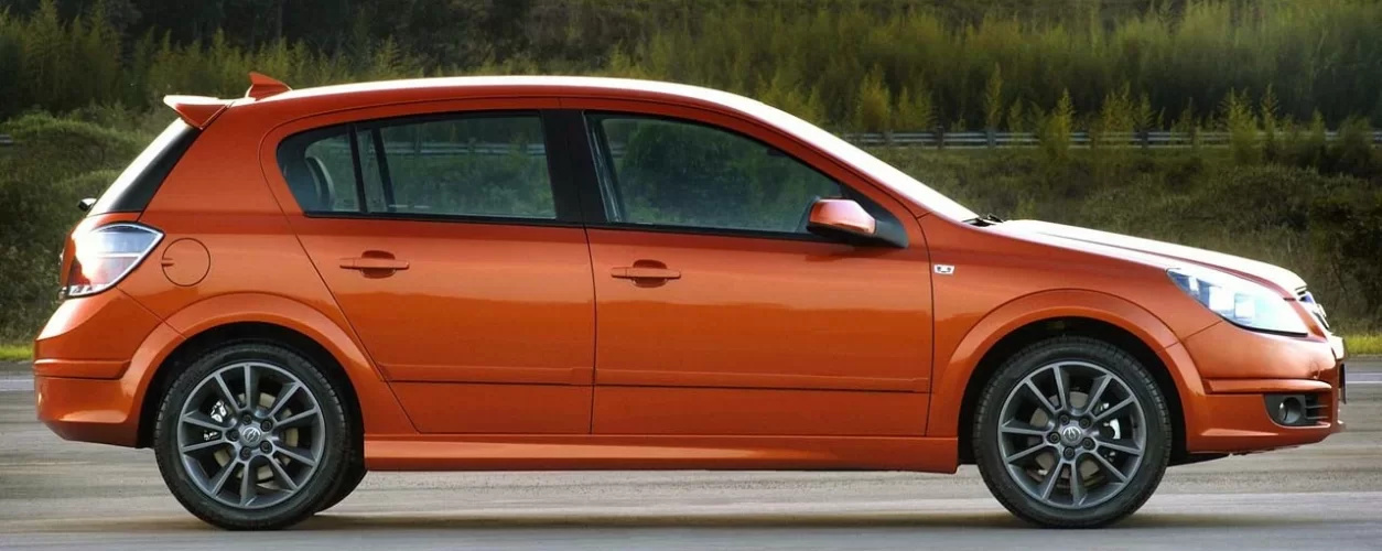 Com o mesmo preço de uma moto 160, este compacto japonês com motor 1.0 faz mais de 20 km/l em testes internacionais e surpreende pelo espaço interno; descubra o Suzuki Celerio usado