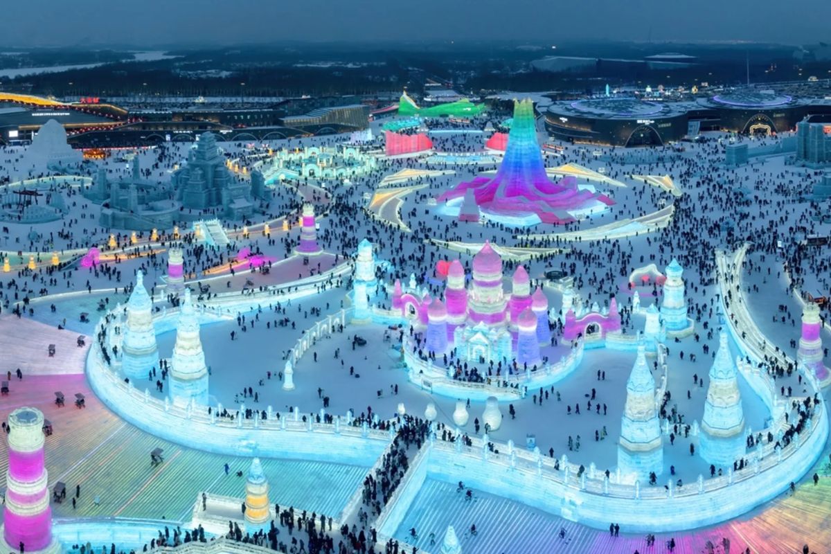 Harbin ergue cidade congelada gigante, cria o maior parque de gelo do mundo, consolida o parque de gelo e neve e transforma o turismo de inverno em empregos.