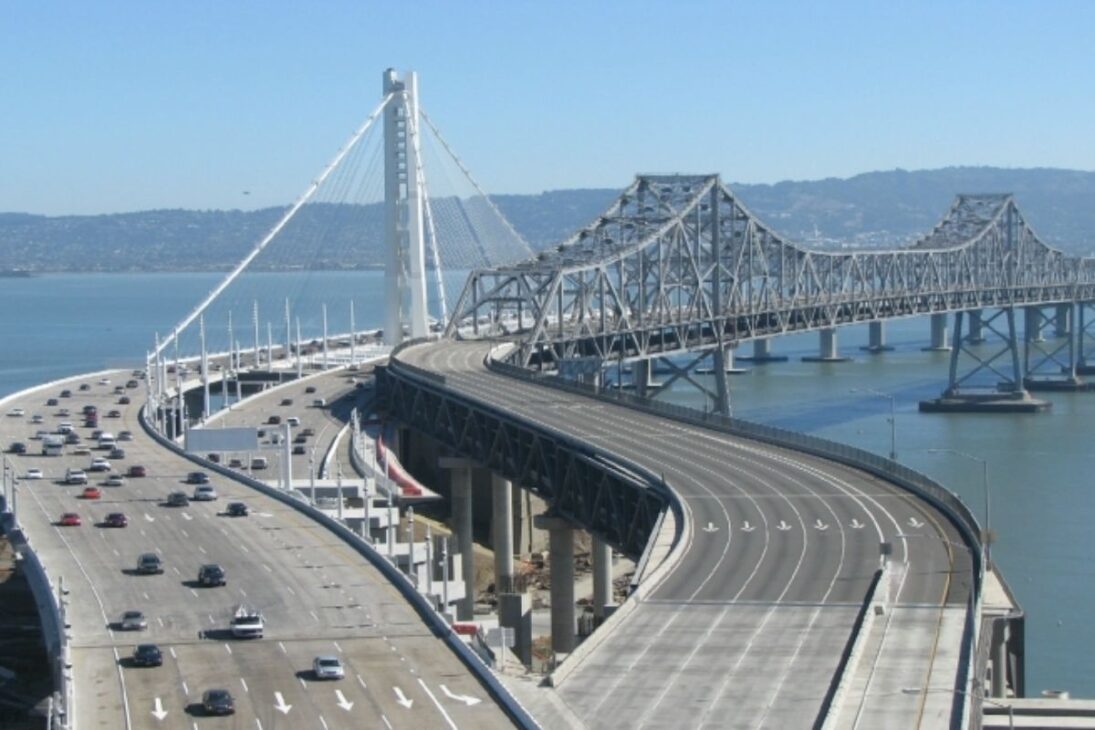 Conozca los errores de construcción más caros del mundo en casos como Millennium Tower, Hotel Harmon, Túnel de Hallandsås y Puente de la Bahía de San Francisco-Oakland.