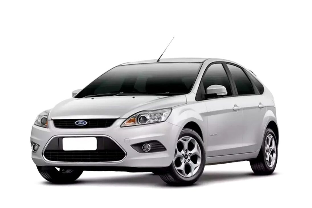 El hatch de Ford Focus 2.0 Titanium entrega comodidad y dinámica precisa, enfrenta la transmisión Powershift y la depreciación frente al Chevrolet Cruze, mostrando por qué el Ford Focus sigue siendo una opción fuerte en el mercado.