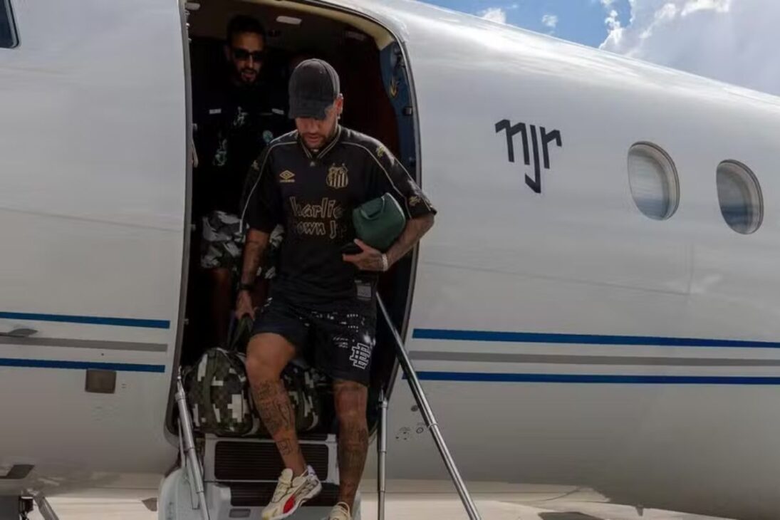 Descubre cuánto cuesta mantener el jato de Neymar y su Falcon 900LX en la aviación ejecutiva, desde el costo mensual hasta el lujo extremo que rodea esta operación.