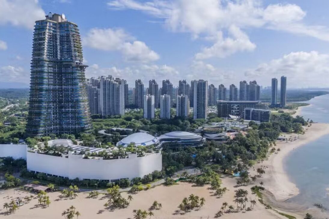 En El Análisis De Los Megaproyectos Más Inútiles Del Mundo, Yucca Mountain, Forest City, Naypyidaw Y El Aeropuerto Central De Ciudad Real Muestran Cómo Decisiones Bilionarias Pueden Fracasar.