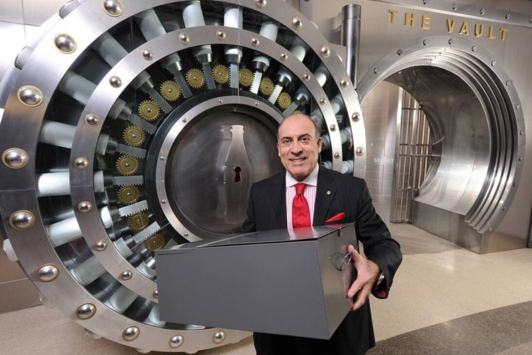 Descubre cómo La Coca-Cola transforma agua purificada en bebida icónica, de la fórmula secreta al jarabe y a la producción en alta escala en las fábricas globales.

