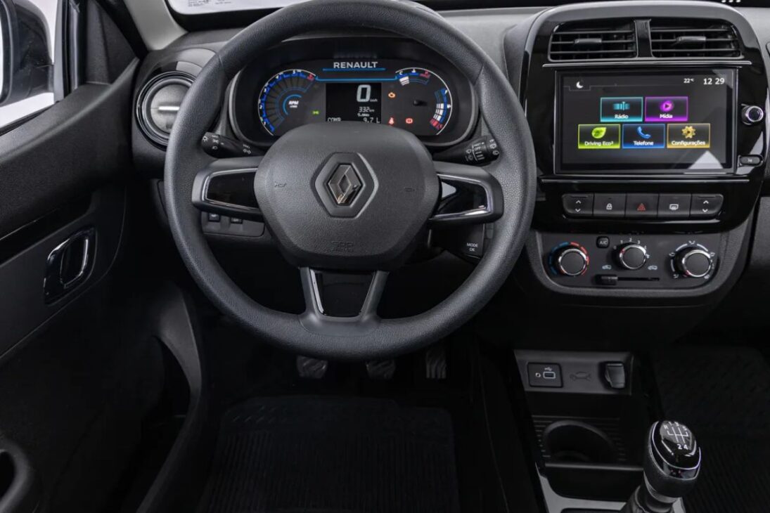 Descubre cómo el hatch económico que hace hasta 15 km por litro ayuda a gastar menos combustible, protege tu coche y se convierte en aliado contra la inflación en Brasil.

