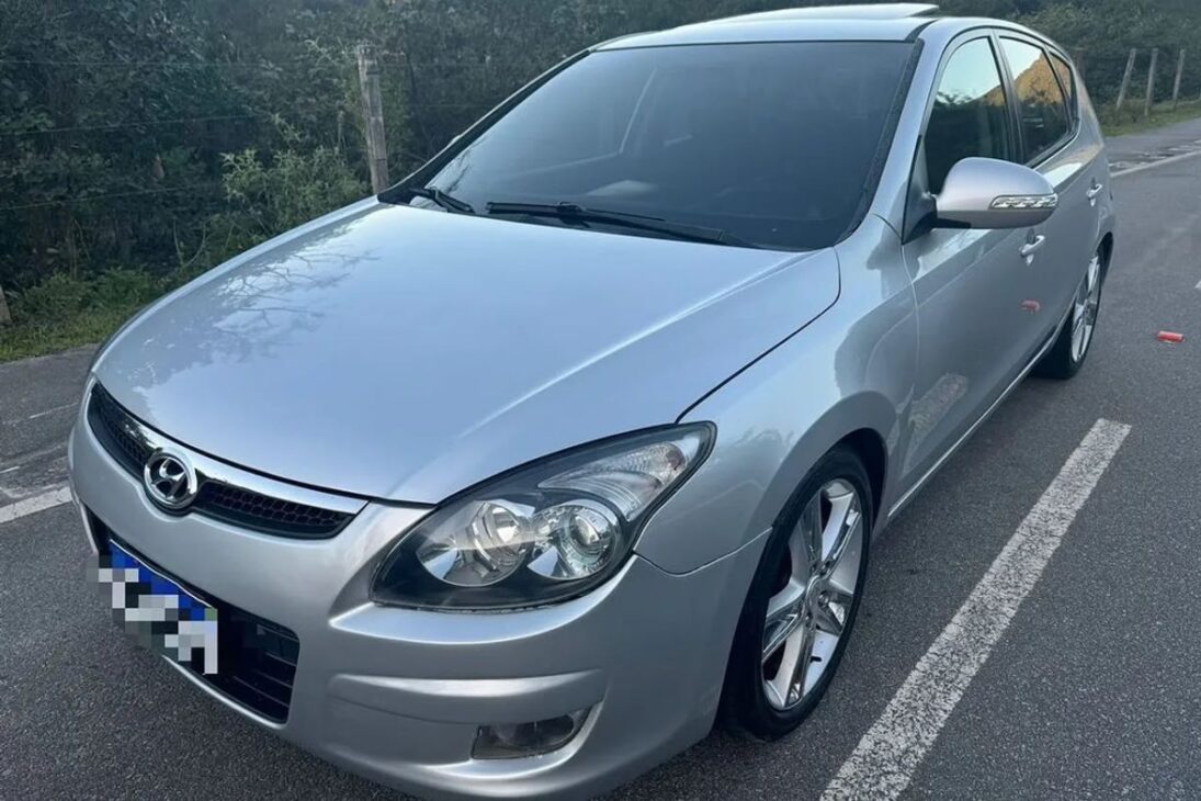 Descubra por qué el hatch de Hyundai i30 aún se destaca en el mercado de usados, combinando suspensión independiente, buen consumo y paquete de equipamientos difícil de superar