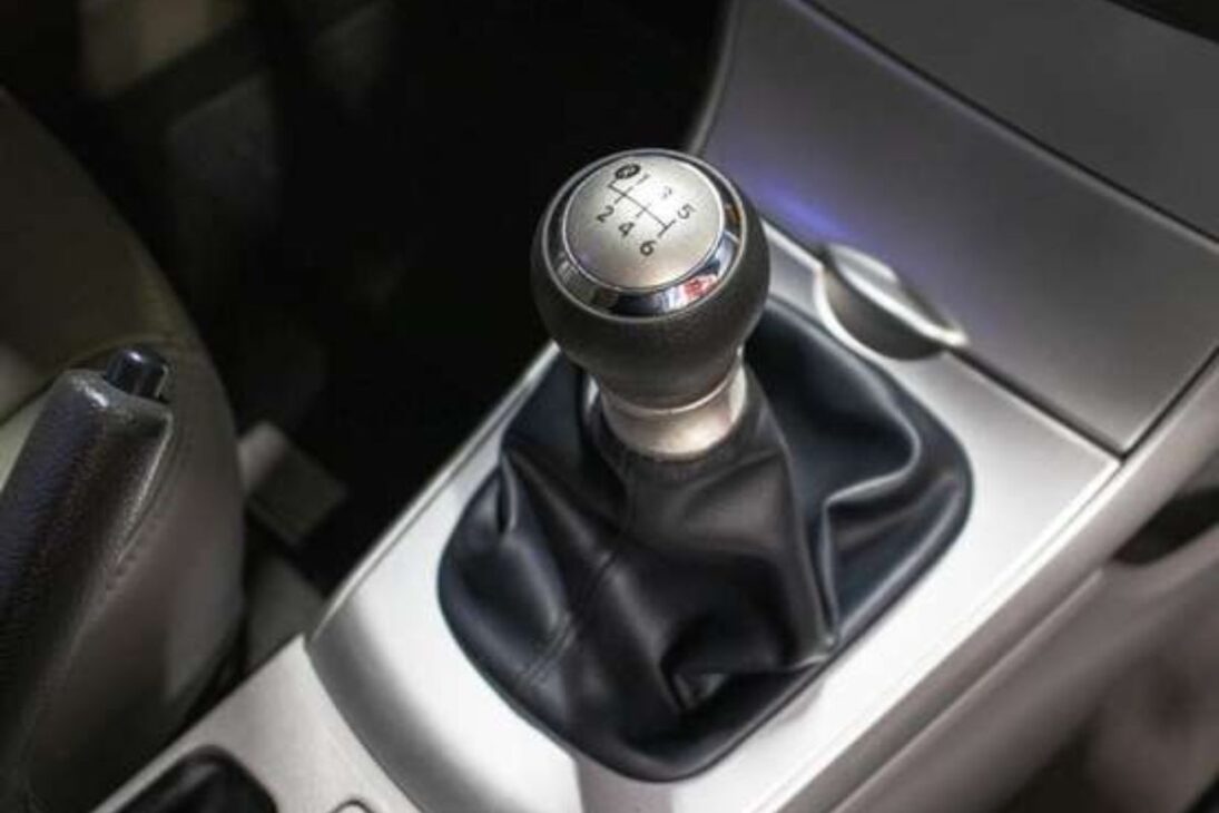 Toyota Corolla GLi 2019 manual de 6 marchas se convirtió en una rareza en el mercado de usados. Entiende por qué el Corolla GLi 2019 manual, el Toyota Corolla GLi y el mercado de usados valoran tanto este sedán.