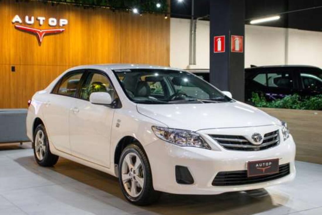 Toyota Corolla GLi 2019 manual de 6 marchas se convirtió en una rareza en el mercado de usados. Entiende por qué el Corolla GLi 2019 manual, el Toyota Corolla GLi y el mercado de usados valoran tanto este sedán.