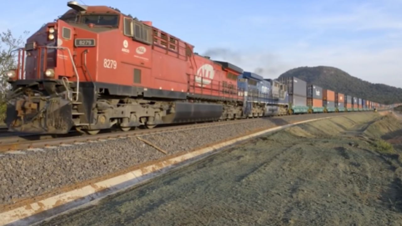 Con Dos Niveles y Capacidad para Triplicar Contenedores, El Tren Double Stack Renueva la Red Ferroviaria, Reduce la Contaminación, Reduce Costos, Conecta Regiones Estratégicas