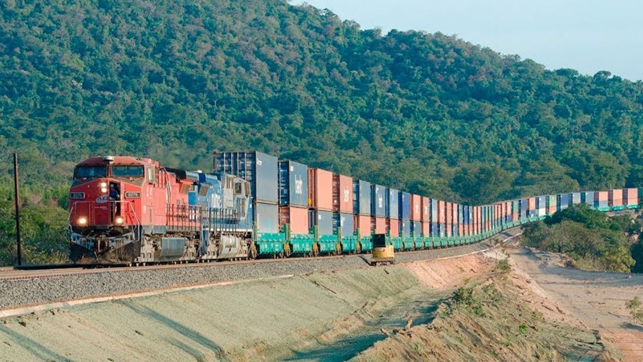 Com dois andares e capacidade para triplicar contêineres, o trem Double Stack renova a malha ferroviária, corta poluição, reduz custos, liga regiões estratégicas
