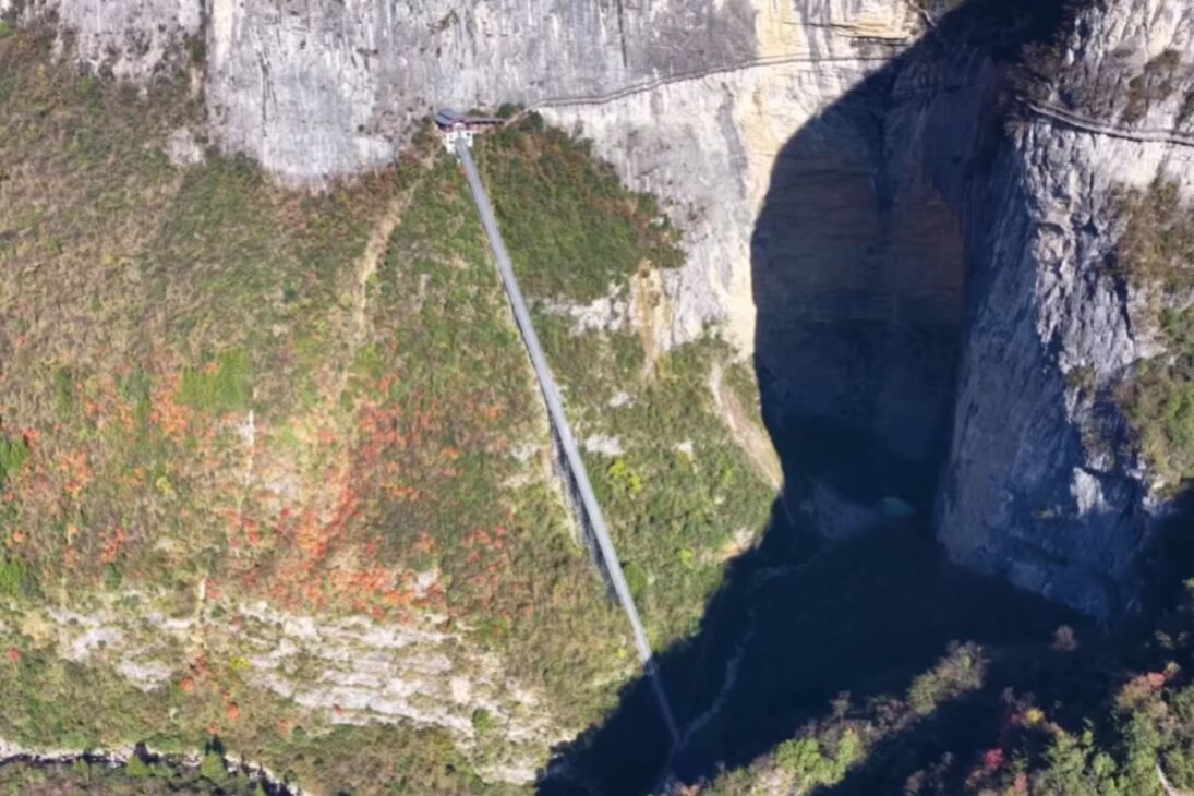 Conozca Luyuanping, en Hubei, dolina aislada de la primera aldea con elevador del mundo, conectada por un elevador inclinado.
