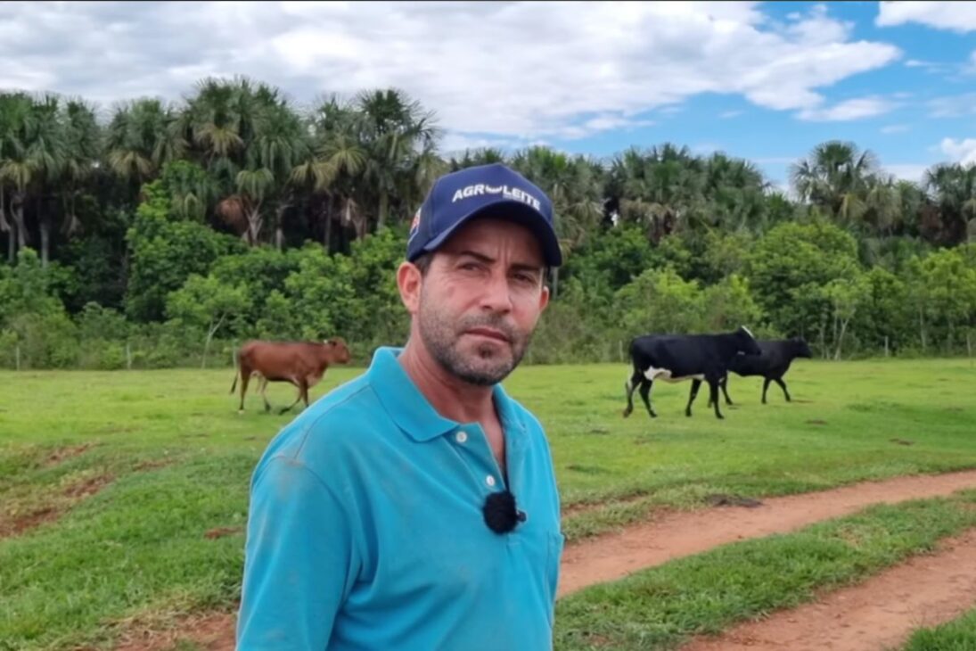 En La Granja En Minas, La Combinación De Irrigación, Manejo Intensivo Con 58 Vacas Y Promedio De 1.200 Litros De Leche Por Día Muestra Cómo Planeación Y Rutina Pesada Elevan La Producción.