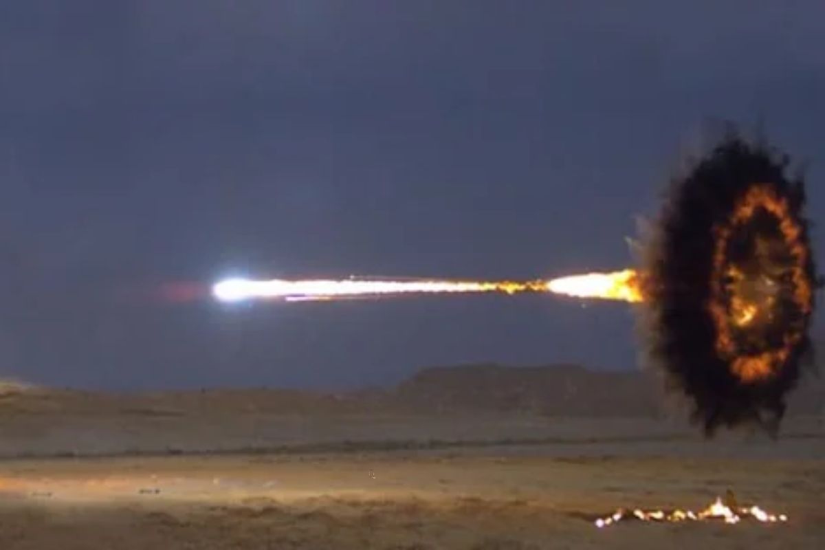 Como tanques estão perdendo terreno para mísseis anticarro, cargas moldadas e blindagens reativas explosivas, e por que sistemas de proteção ativa viraram peça central no campo de batalha.