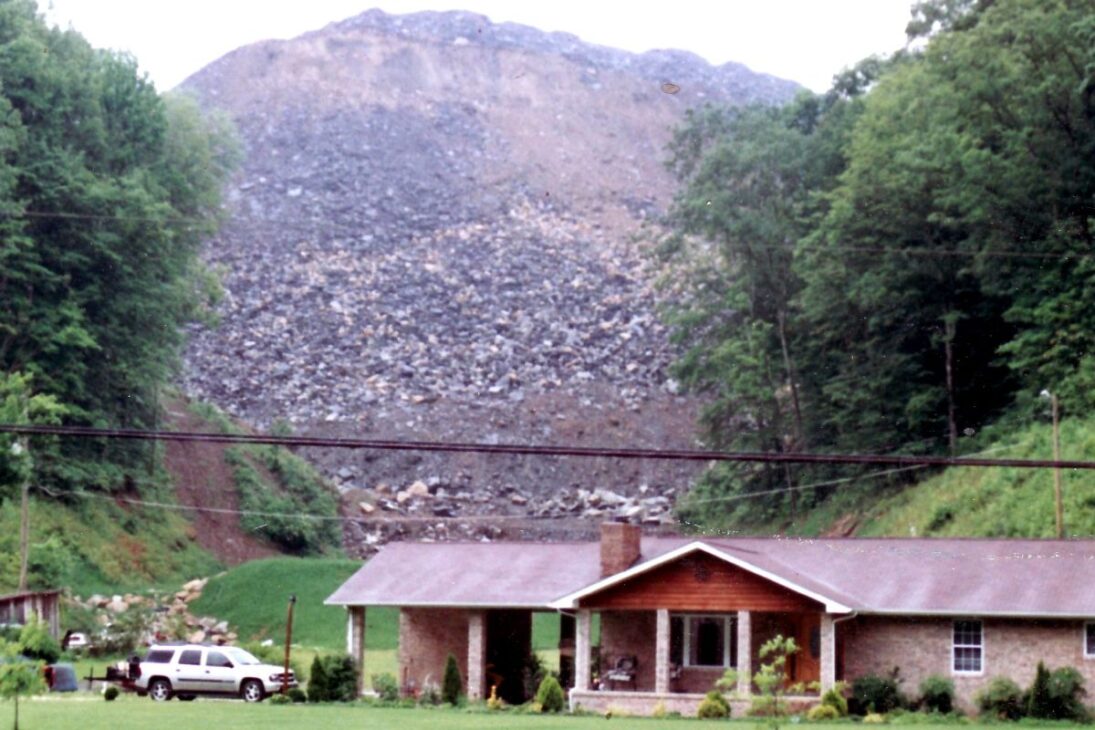 En Los Apalaches, Antiguos Valles Marcados Por Minas De Carbón Conviven Con Drogas Y Pobreza, Mientras Comunidades Luchan Para Sobrevivir Y Preservar Su Identidad.