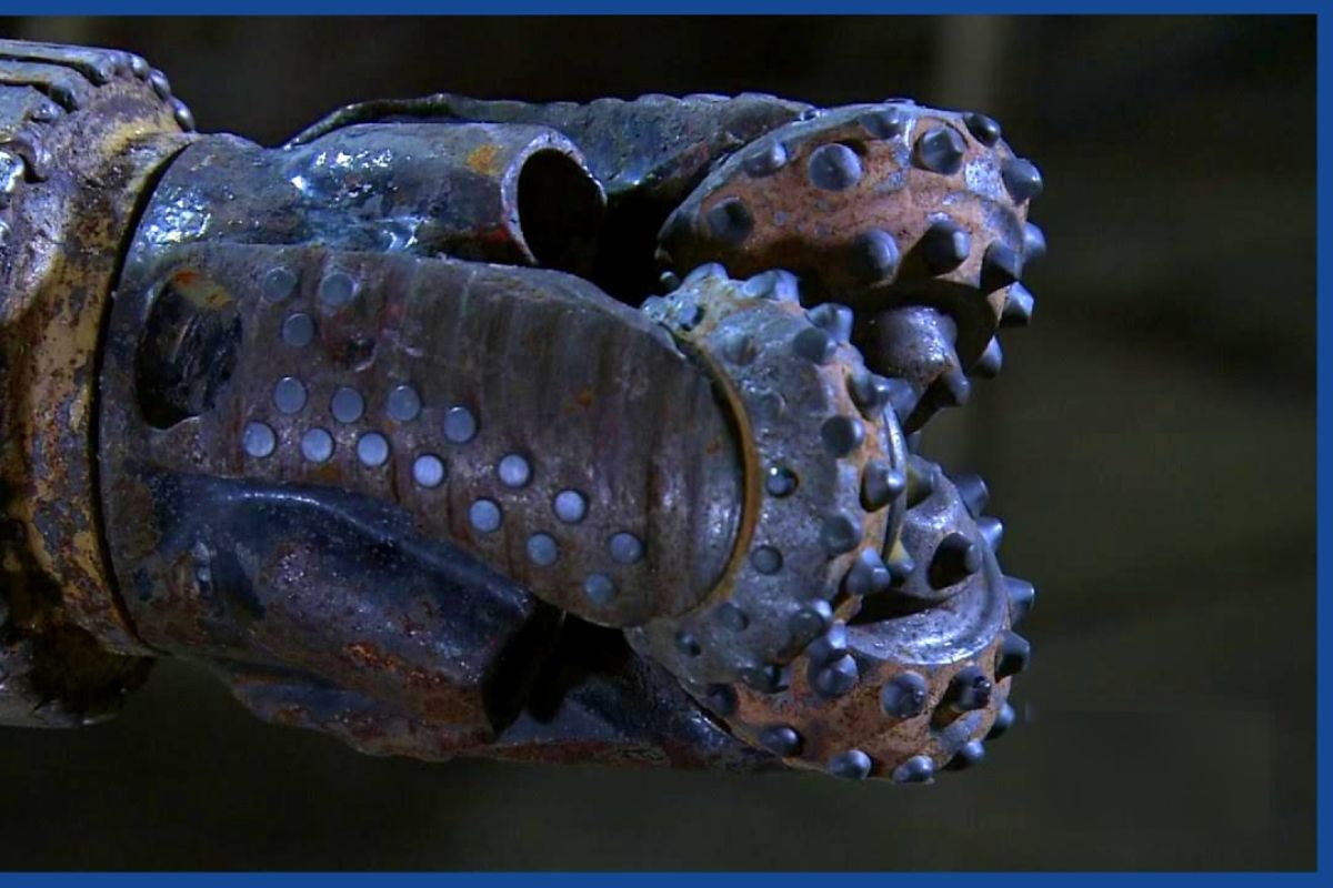 Da extração em minas profundas ao processamento de urânio enriquecido, pastilhas de urânio compactas viram combustível nuclear em reator nuclear e liberam energia nuclear suficiente para abastecer milhares de casas durante anos.