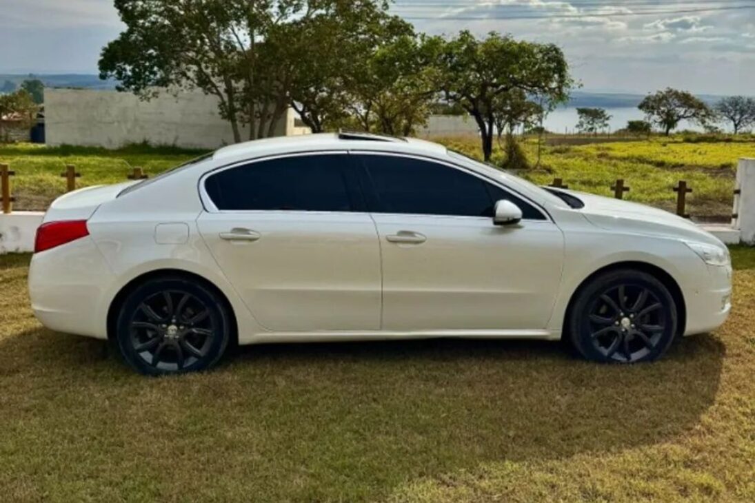 Con motor 1.6 THP y consumo 8 ciudad 12 carretera, el Peugeot 508 2012 tiene ese diferencial de lujo completo en la casa de los 50 mil