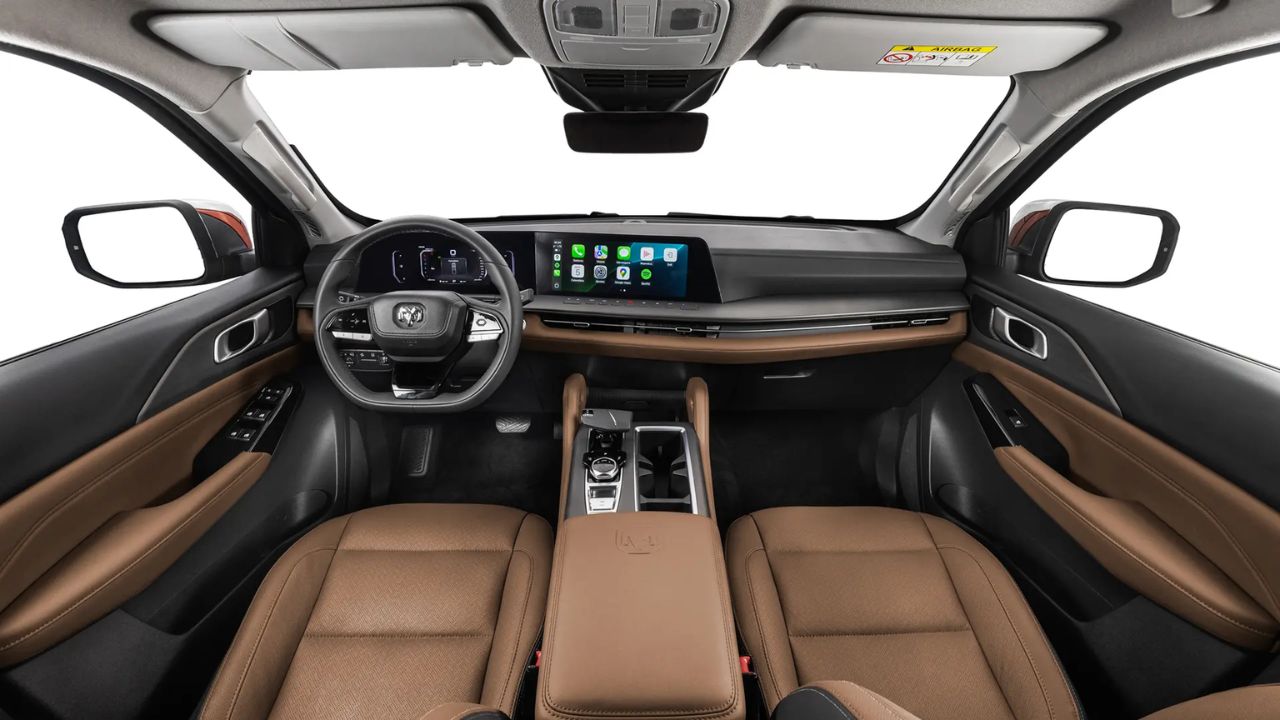 Com motor 2.2 turbo diesel e acabamento em couro, RAM Dakota é relançada para brigar com Titano, apostando em luxo, tecnologia e preço estimado em R$ 280 mil no Brasil