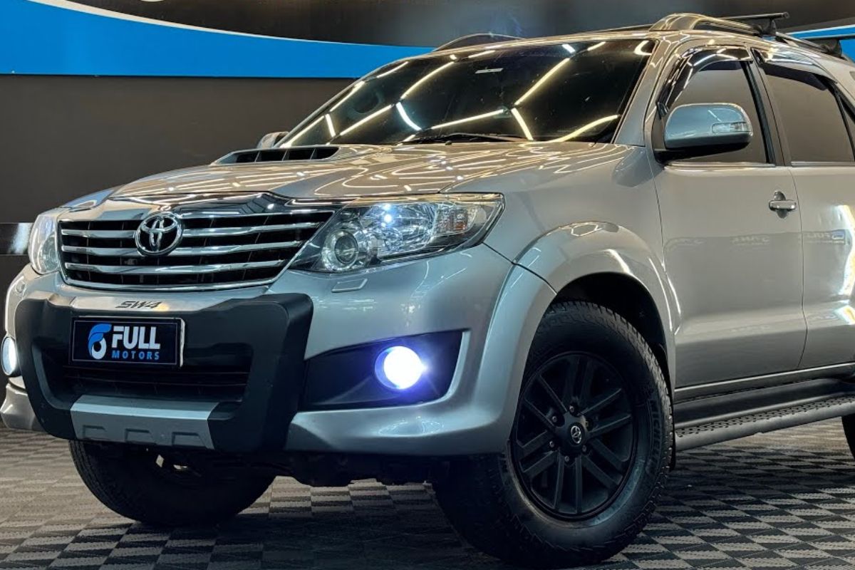 Toyota SW4 2015 segue em alta no mercado de usados como SUV turbodiesel 4x4 robusto e confiável, ideal para quem busca um SUV durável, versátil e pronto para qualquer terreno.