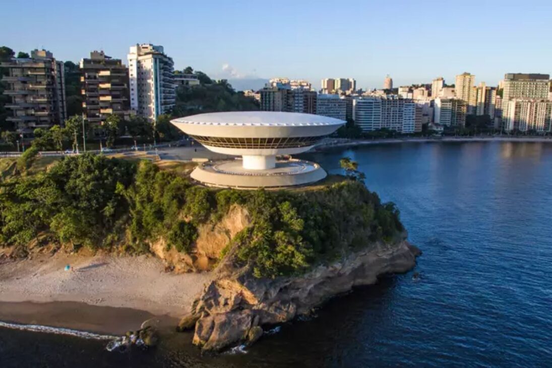 Conoce Niterói, ciudad brasileña con playas orientadas a la Bahía de Guanabara, atardecer memorable y alta calidad de vida para quienes visitan o viven.