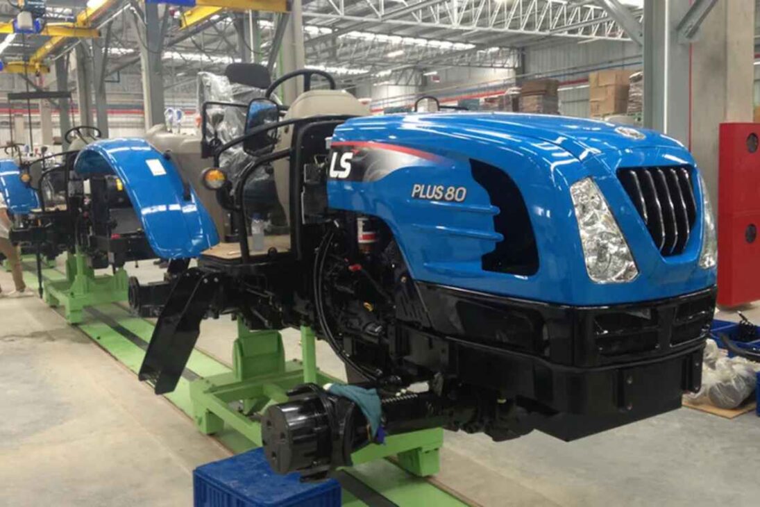 En la fábrica de LS Tractor, vea tractores en la línea de montaje, stock de piezas gigante y cómo todo esto hace la diferencia para el productor rural brasileño.