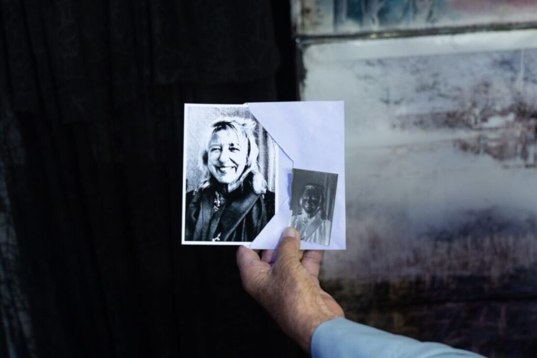 En Kabul, Un Fotógrafo Mantiene Viva La Arte del Retrato Con Una Cámara Centenaria Hecha A Mano y Su Cámara de Caja, Transformando El Afganistán En Escenario de Memoria Histórica Única