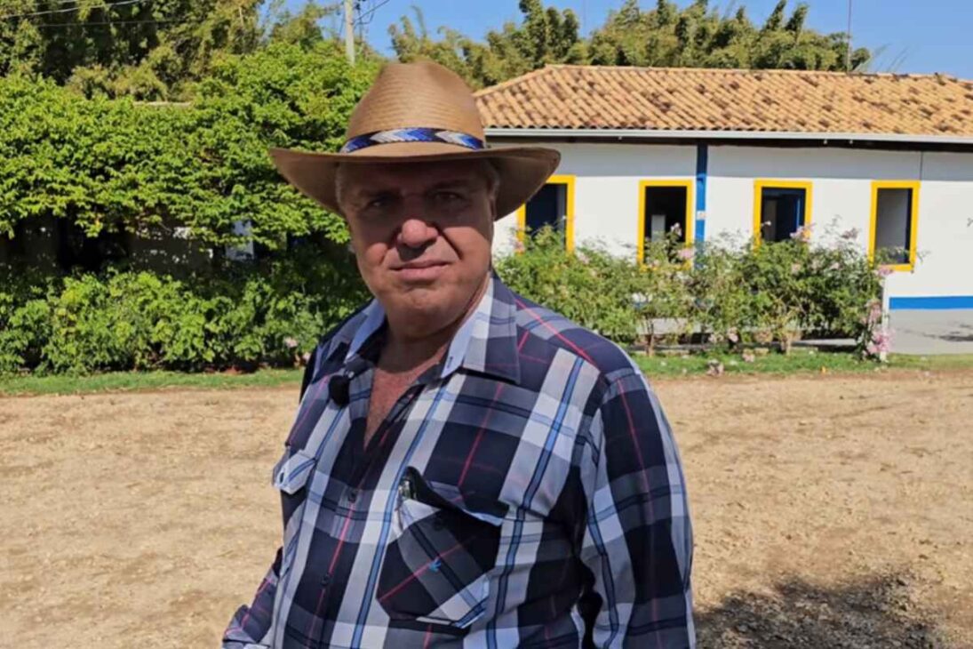 En Esta Granja Centenaria, Empleados Como Familia Cuidan De Ganado De Genética Millonaria Y Mantienen Historias Que Cruzan Generaciones En Una Vida En El Campo Donde Tradición Y Tecnología Caminan Juntas.