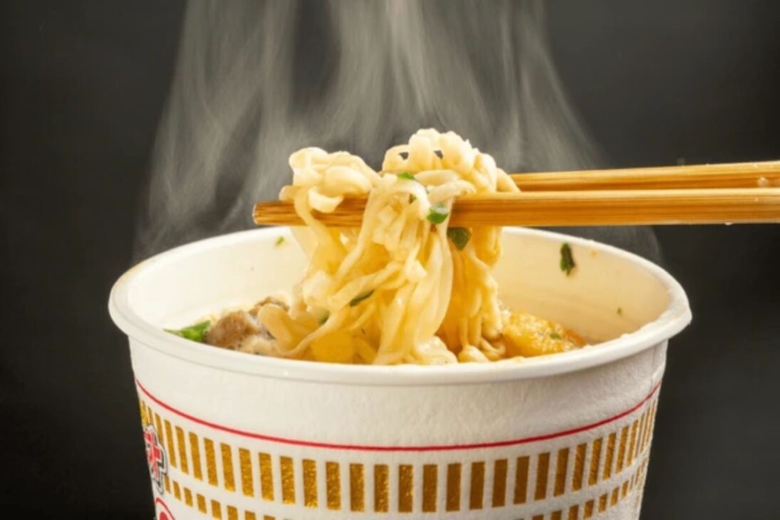 Vea Cómo El Cup Noodles Transformar Fideos En Pasta Instantánea Usando Harina De Trigo, Aceite De Palma Y Un Proceso Industrial Preciso Para Garantizar Sabor En Cada Taza.