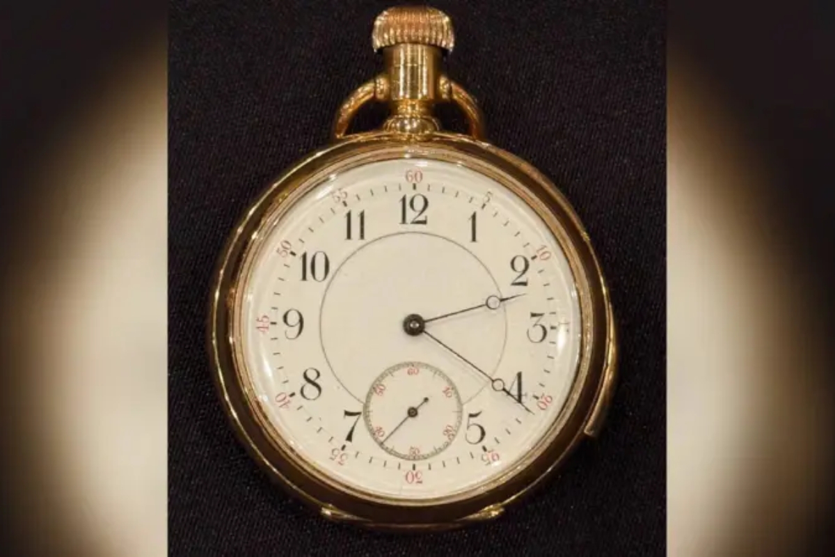 Relógio de ouro recuperado do Titanic é vendido por US$ 2,33 milhões e traz de volta a emocionante trajetória dos Straus, um dos casais mais marcantes do naufrágio