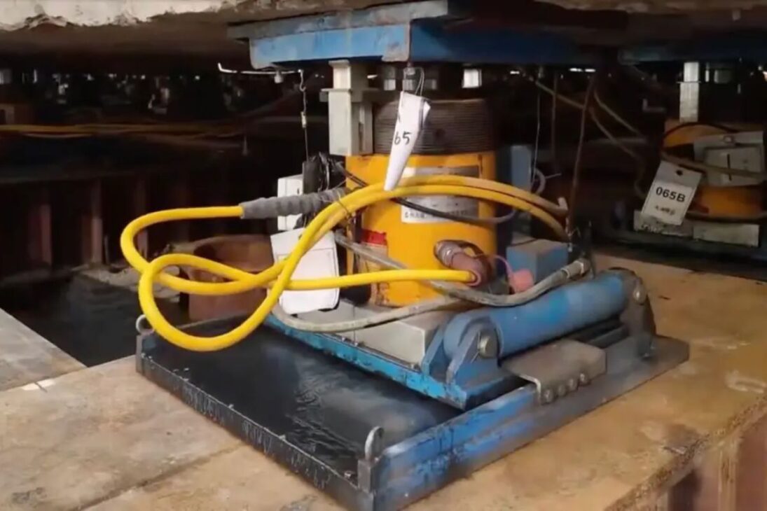 La ingeniería china hace lo imposible: 432 robots desplazan edificios de 100 años en Shanghái para erigir un complejo subterráneo de 53 mil m²