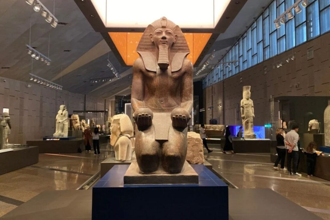 Espetáculo de luzes e realeza marca inauguração do Grande Museu Egípcio, com presença de Abdel Al Sisi, reis e o lendário tesouro de Tutancamon