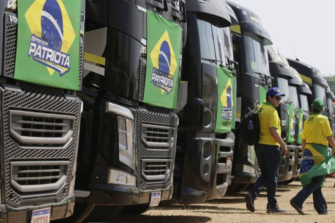 Hace 7 años, la huelga de camioneros detuvo el país, elevó el precio del diésel, expuso bloqueos en carreteras, desabastecimiento de combustibles y debate sobre tabla mínima de flete en la economía brasileña