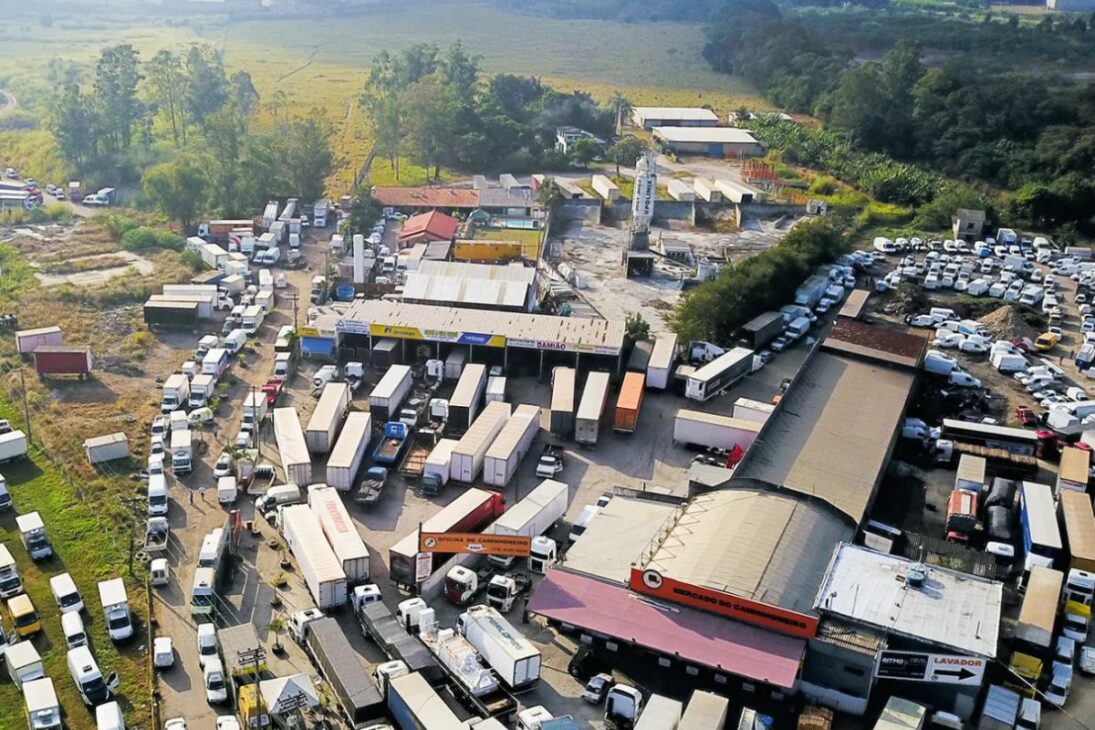 Hace 7 años, la huelga de camioneros detuvo el país, elevó el precio del diésel, expuso bloqueos en carreteras, desabastecimiento de combustibles y debate sobre tabla mínima de flete en la economía brasileña