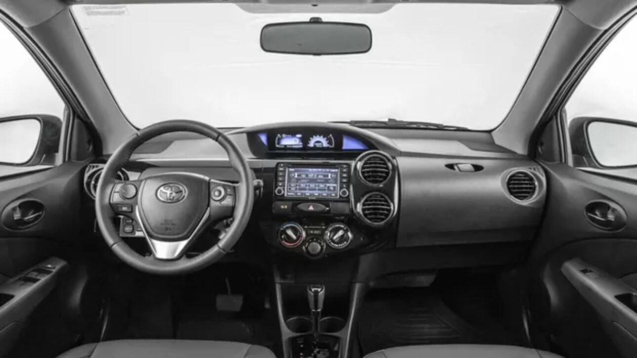 Toyota Etios es destacado entre coches usados por unir bajo consumo, mantenimiento barato y alta durabilidad, ideal para quienes recorren mucho.