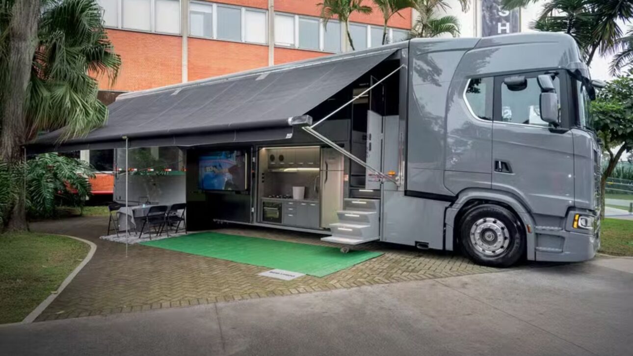 Conozca el Scania 770 S V8, motorhome de lujo de R$ 3,3 millones con 770 cv, 45 m² y tecnología de conexión vía satélite.