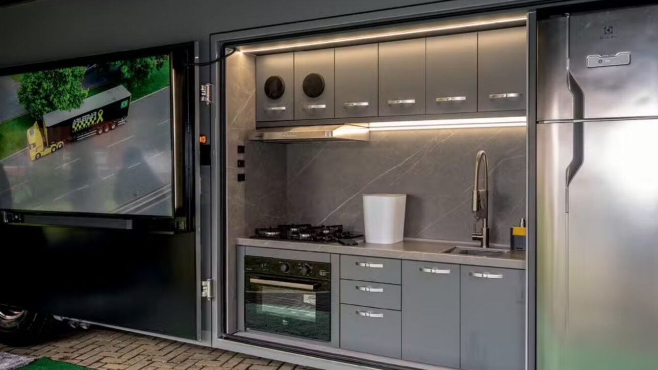 Conozca el Scania 770 S V8, motorhome de lujo de R$ 3,3 millones con 770 cv, 45 m² y tecnología de conexión vía satélite.