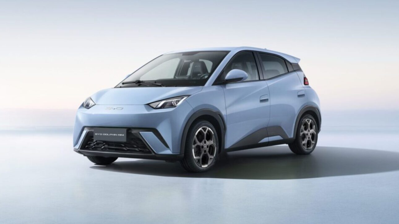 BYD Dolphin – Hatch eléctrico que ayudó a popularizar los coches a batería en Brasil, con autonomía de hasta 291 km. Imagen: reproducción