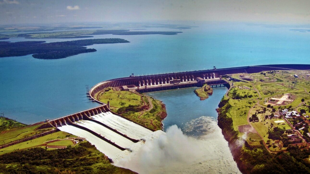 Represa De Itaipu Binacional Vista Aérea, Demostrando La Escala De La Infraestructura De Generación De Energía Limpia. (Imagen: Itaipu Binacional)